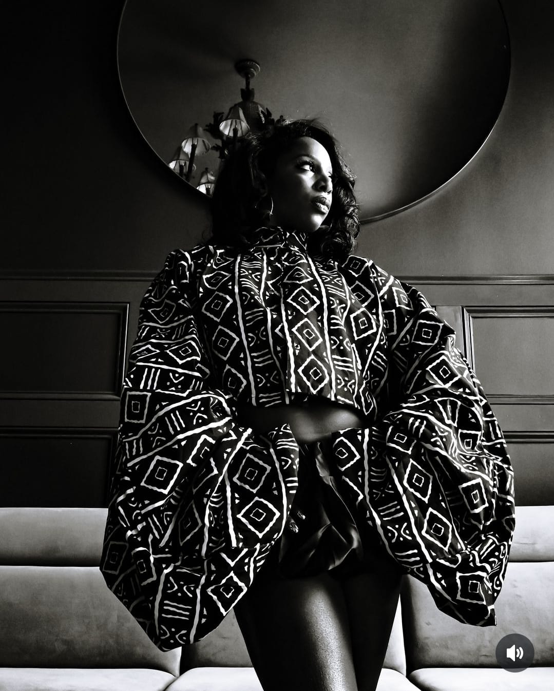 Takugama Oversized Crop Jacket (White and black)